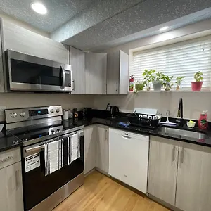 Super Luxury & Cozy Lower Level In Nw Calgary, Ab Close To Banff Apartment